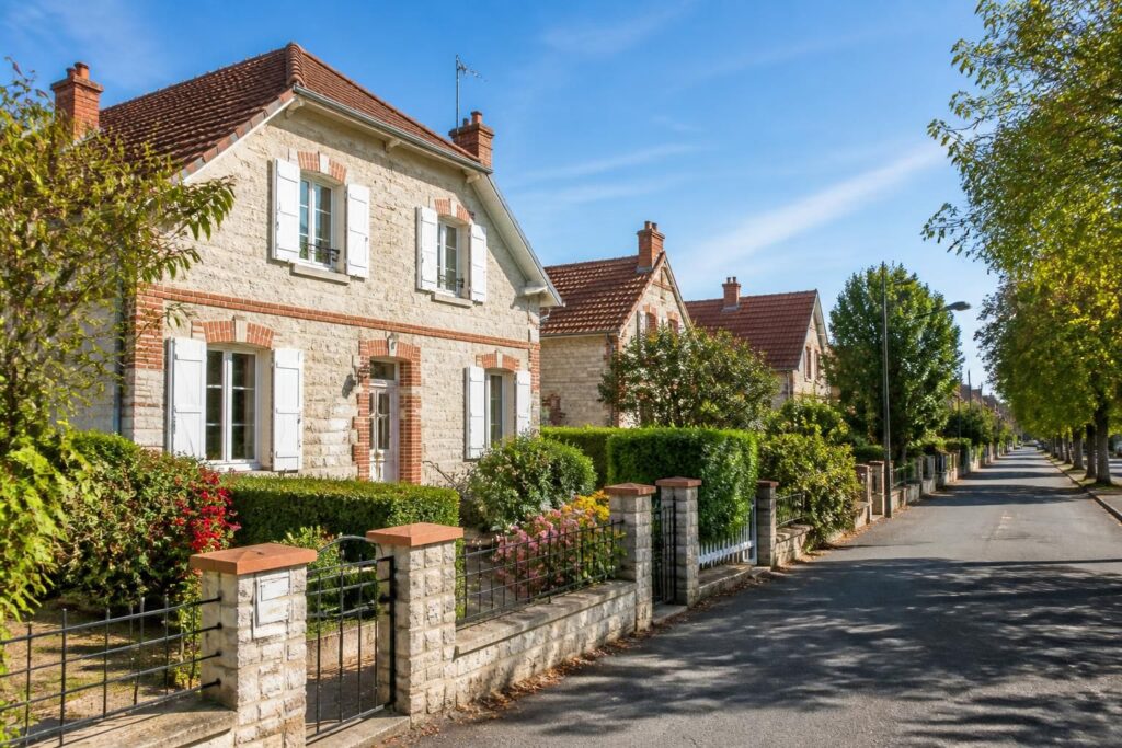 découvrez les meilleures annonces de location de maison à châteauroux et les quartiers à privilégier pour un cadre de vie idéal.